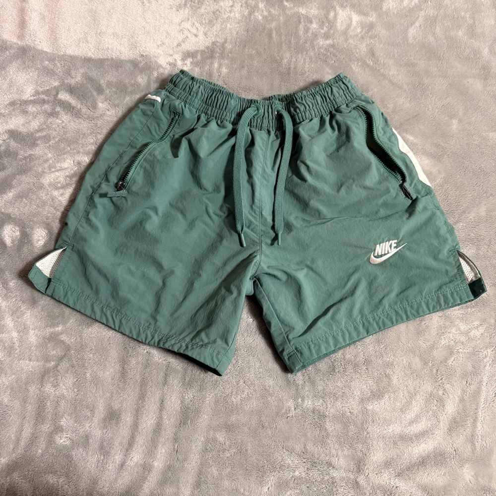 Nike Women’s Green Athletic Shorts Size Medium